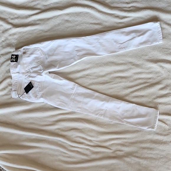 White distressed style Joe's Jeans - Picture 2 of 3